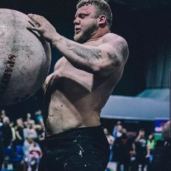 Tom Stoltman - 1m98/155kg - Écossais