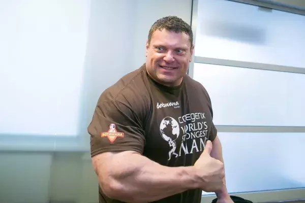 Zydrunas Savickas, au gabarit complètement différent, plus de muscles pour moins de graisses