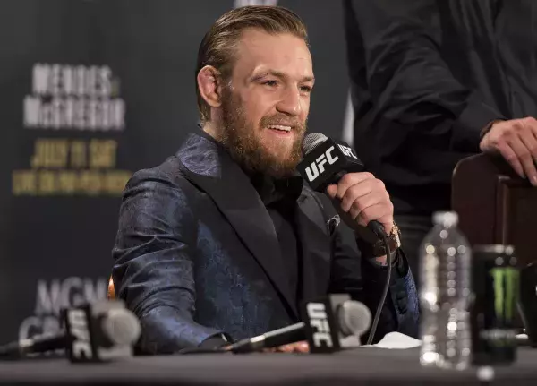 UFC 189 : Conor McGregor vs Chad Mendes