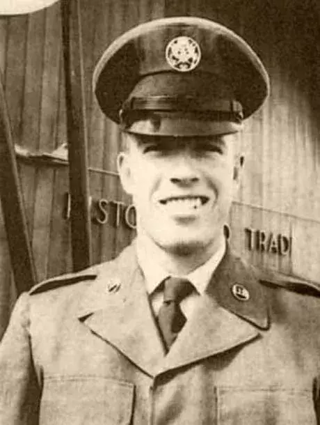 Avant d'être shérif, c'est un ancien des forces aériennes des États-Unis en 1960