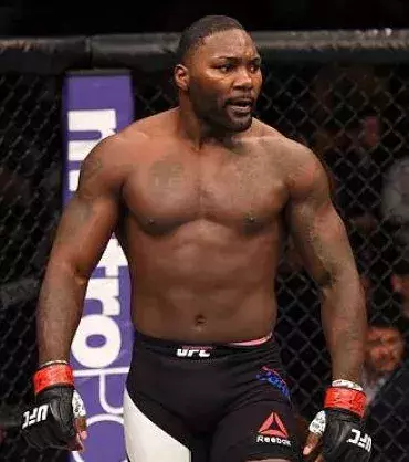 Anthony Johnson a pris énormément de masse pour finir par devenir un prétendant au titre chez les light heavyweight.