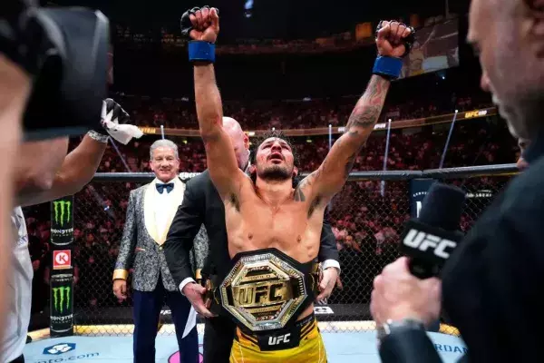 Champion poids mouche - Alexandre Pantoja