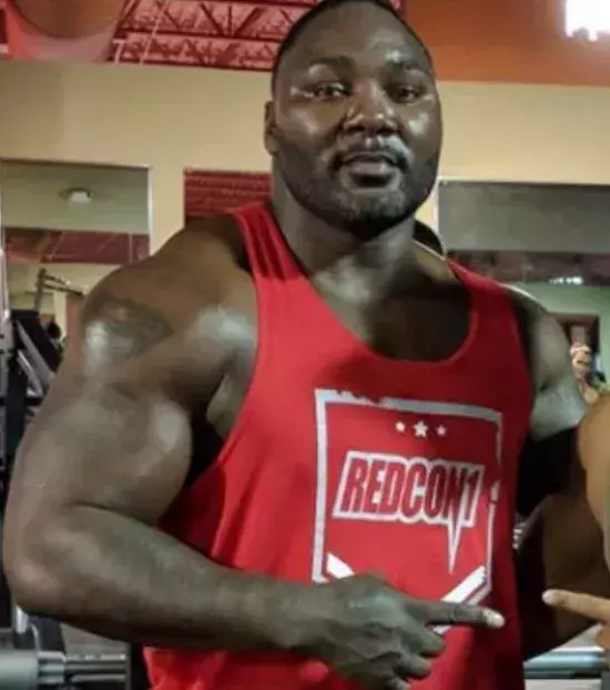 Depuis sa retraite, Rumble Johnson s'est mis au bodybuilding et au powerlifting et s'il revenait un jour, ça serait en poids lourd !