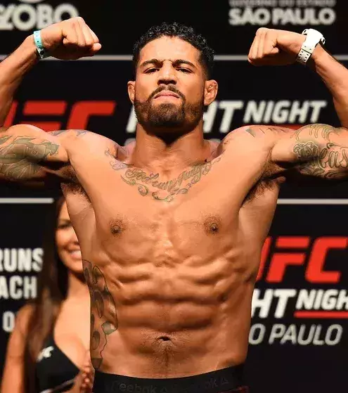 Max Griffin ! Moins talentueux que Lee, il pourrait se faire piquer sa place de Pokemon n°2 si le Motown Phenom est performant chez les 170 !